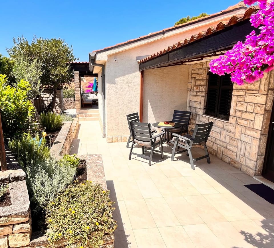 Balcony/Terrace, Garden view