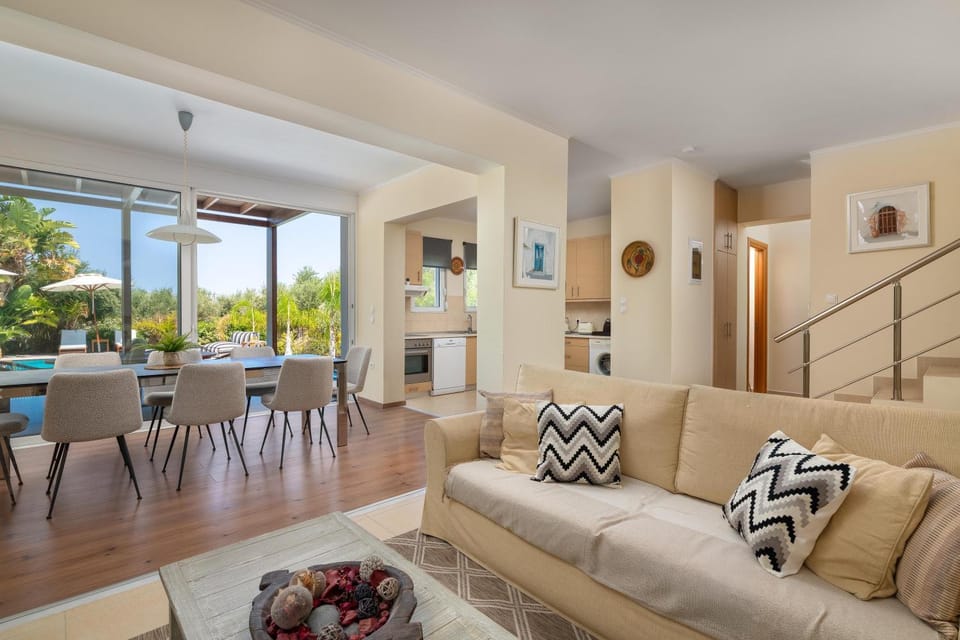 Living room, Seating area, Dining area
