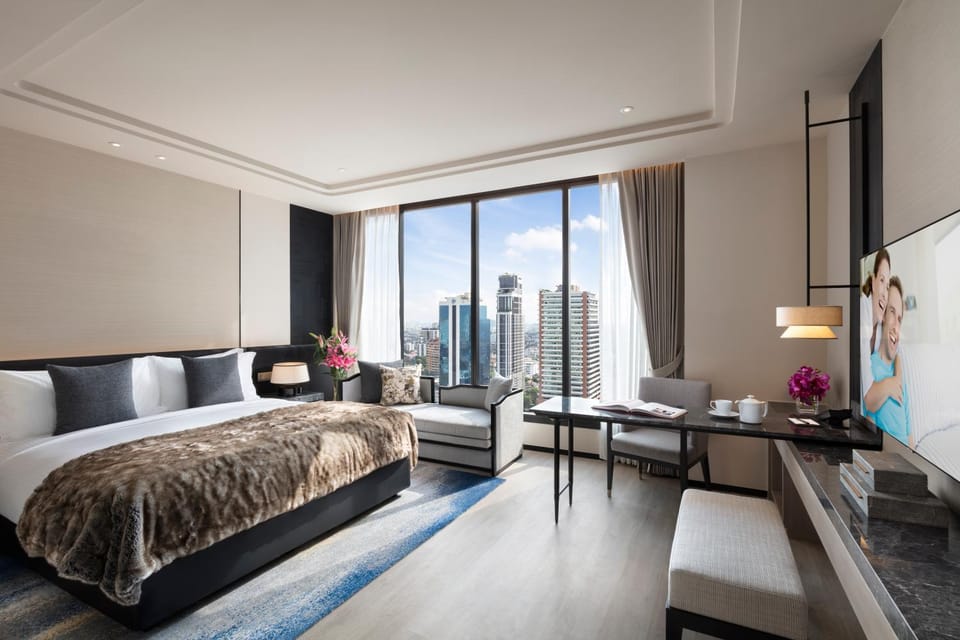 Bed, View (from property/room), Bedroom, City view