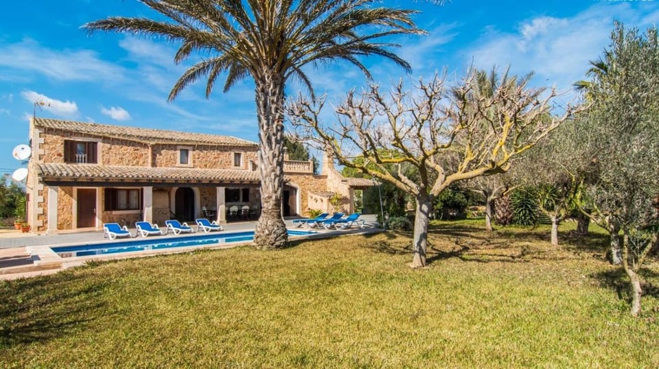 Property building, BBQ facilities, Garden, Swimming pool