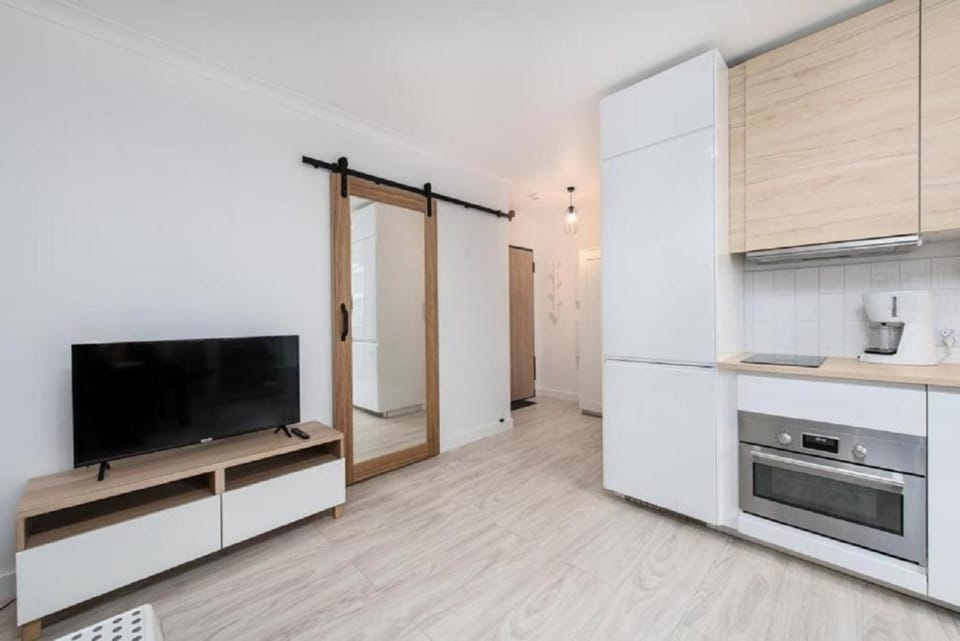 TV and multimedia, Kitchen or kitchenette, Living room