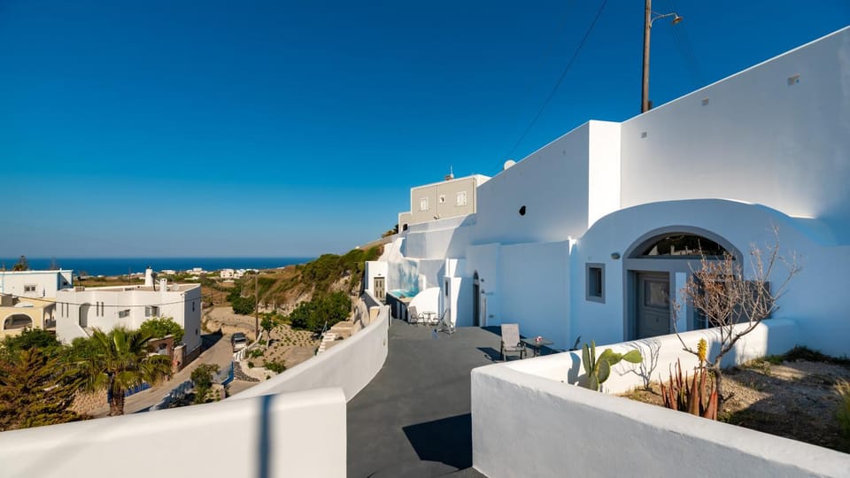 Rêver Caves House in Santorini
