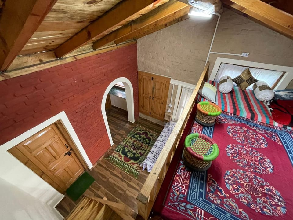 Bedroom, bunk bed