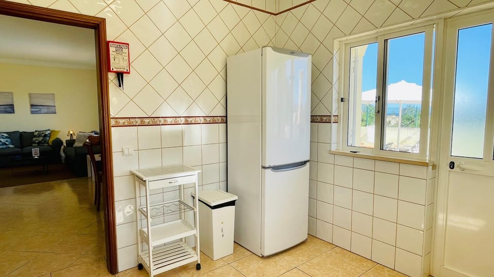 Kitchen or kitchenette, Communal kitchen