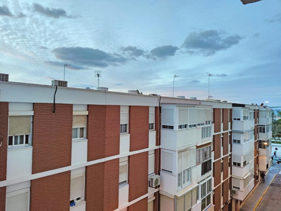 Property building, Neighbourhood, Balcony/Terrace, City view