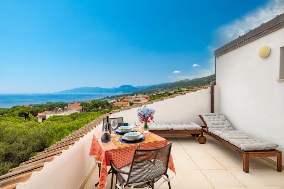 Property building, Balcony/Terrace, Living room