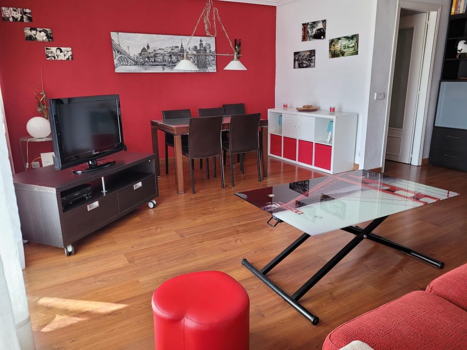 Living room, Dining area, Evening entertainment