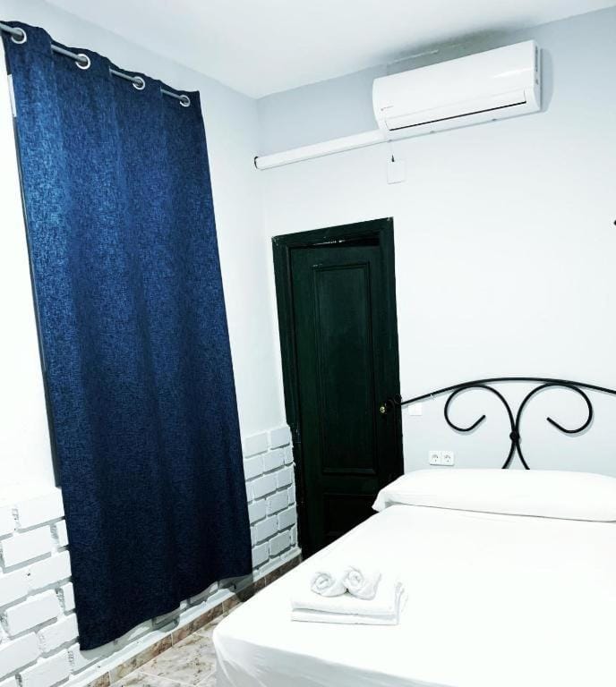 Hostal El Castillo Alcala De Guadaira Bed and Breakfast in Costa de la Luz