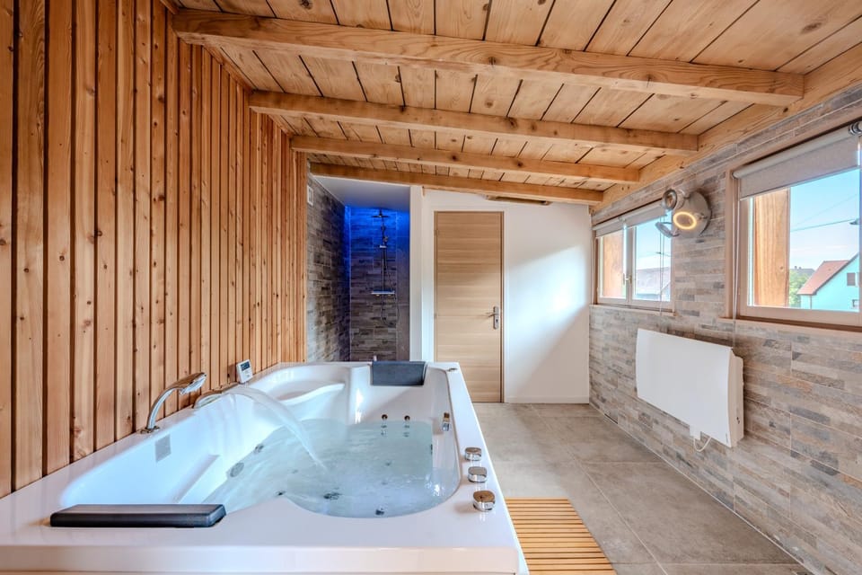 Hot Tub, Bathroom, towels