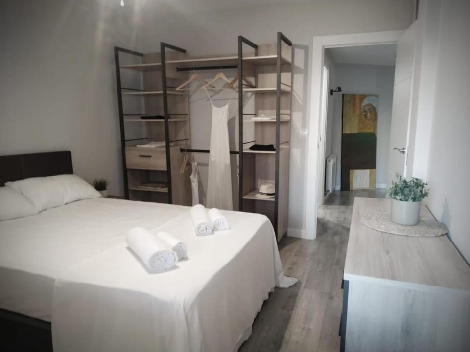Bed, Photo of the whole room, Bedroom, towels, wardrobe