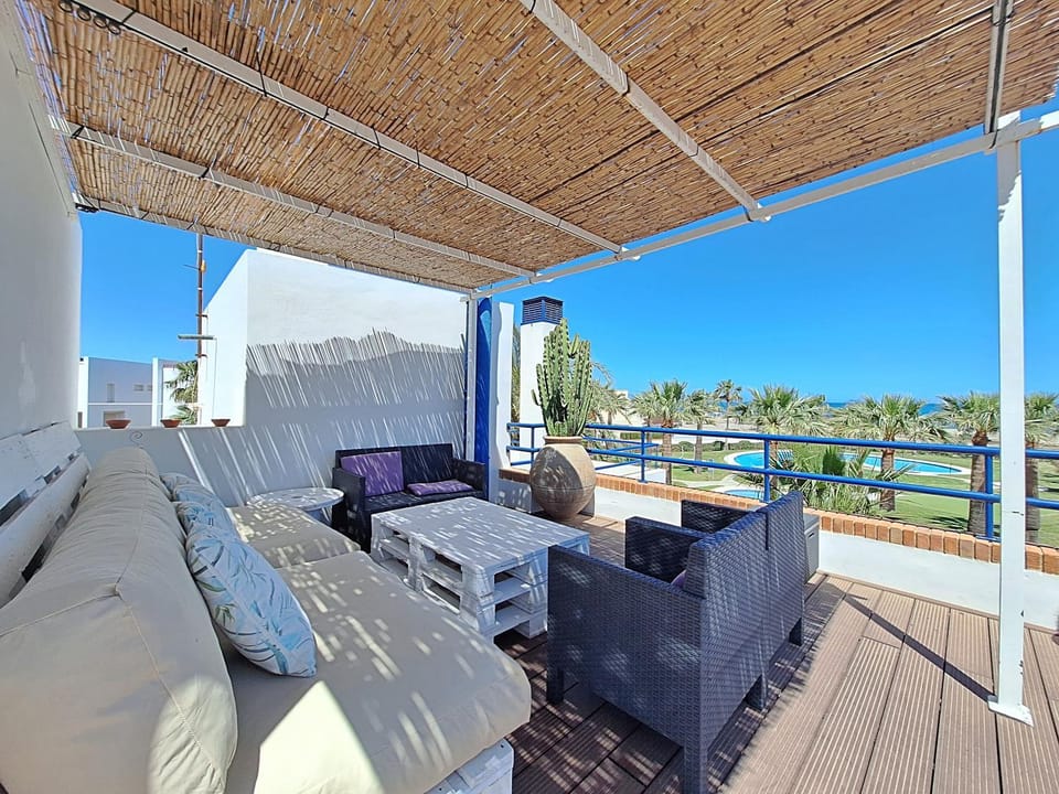 Balcony/Terrace, Pool view, Sea view