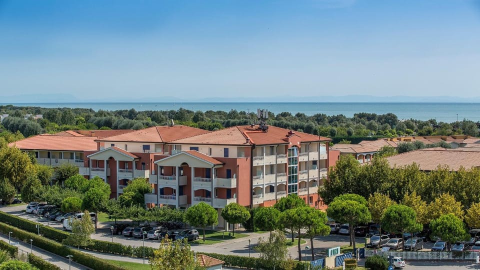 Property building, Bird's eye view, Sea view, Parking