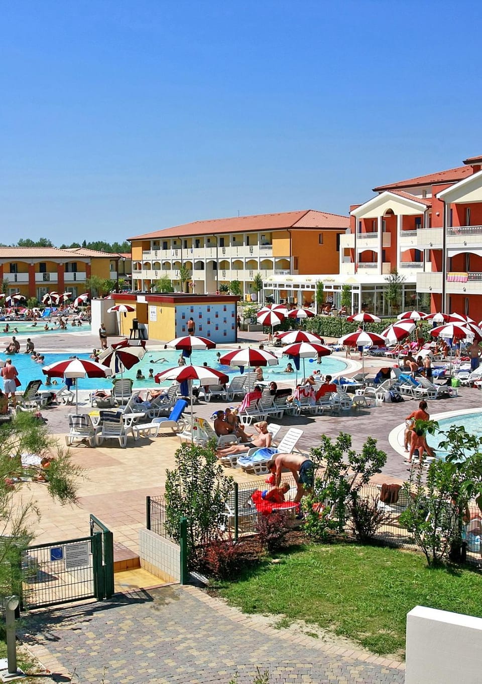 Property building, Pool view, Swimming pool, sunbed