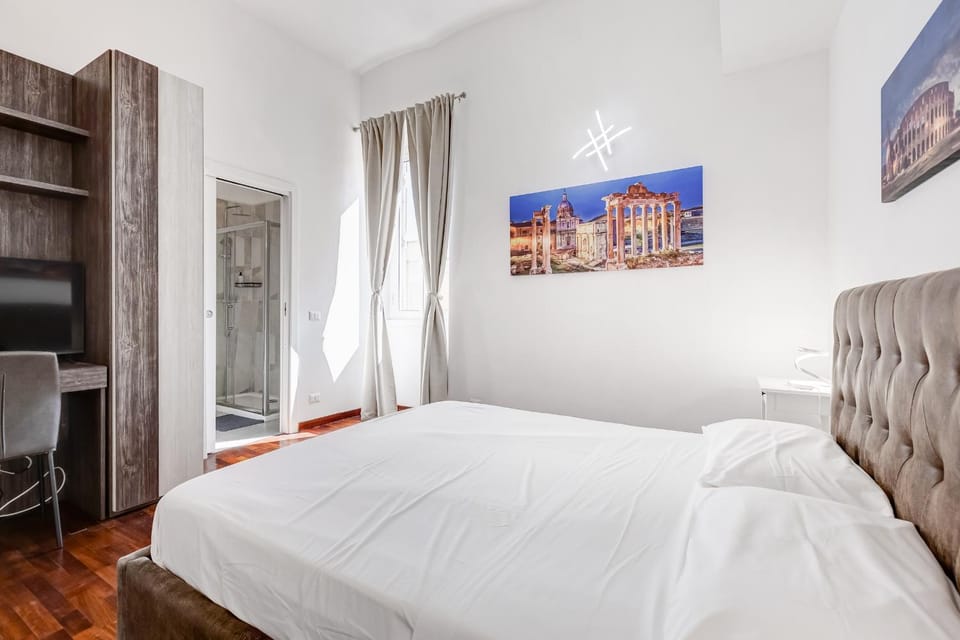 Bed, TV and multimedia, Photo of the whole room, Bedroom