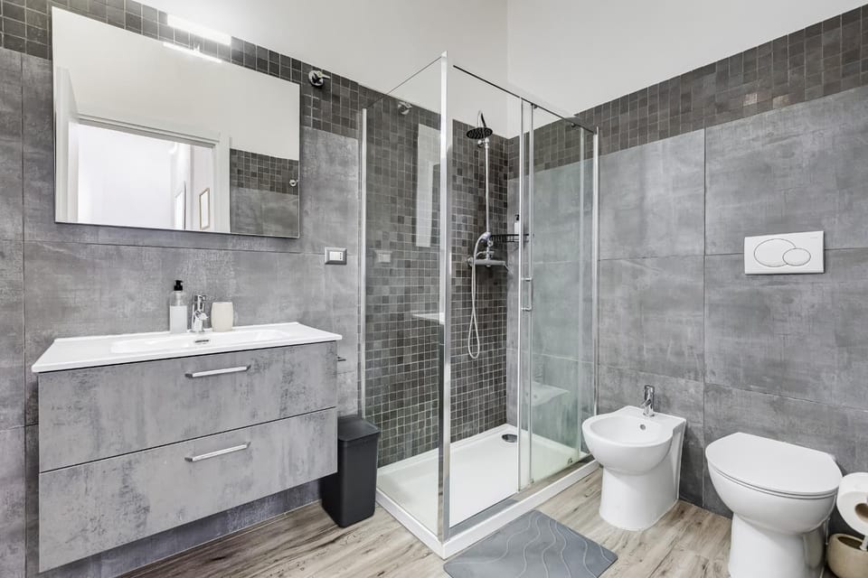 Shower, Toilet, Bathroom, bidet, towels