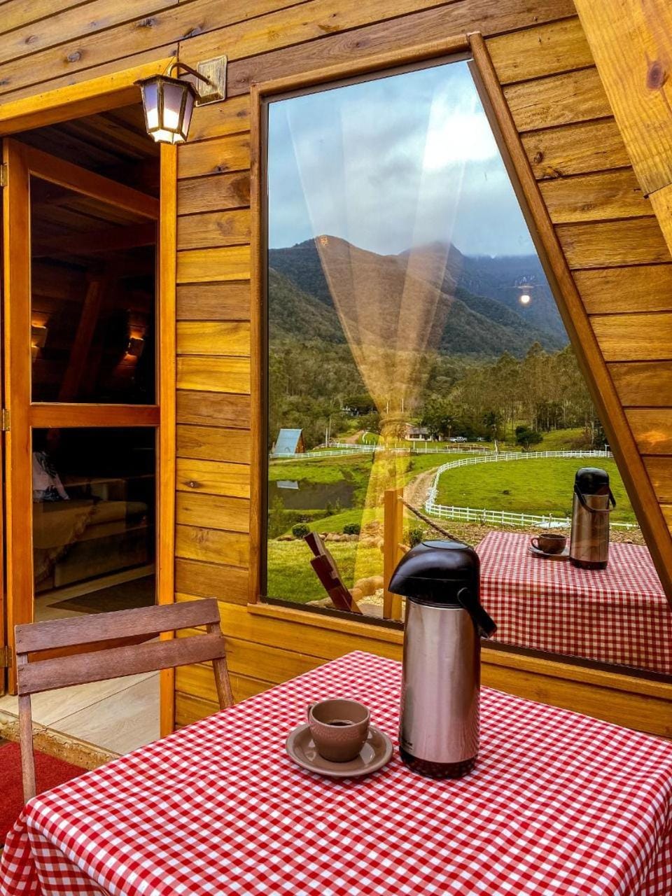 Patio, Natural landscape, Coffee/tea facilities, Dining area, Mountain view