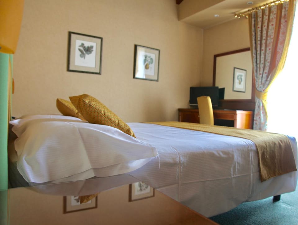 Balcony/Terrace, Decorative detail, Pets, Garden view, Alcoholic drinks, Non alcoholic drinks