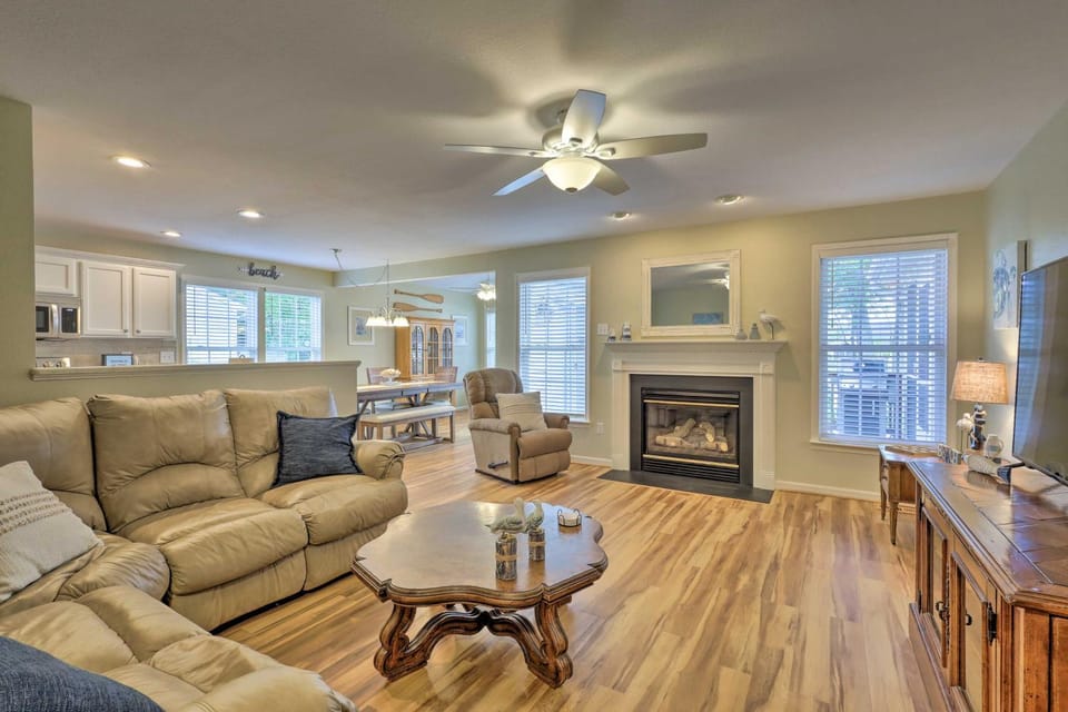 3 Mi to Coast: Pool & Serene Pond Views House in Ocean View