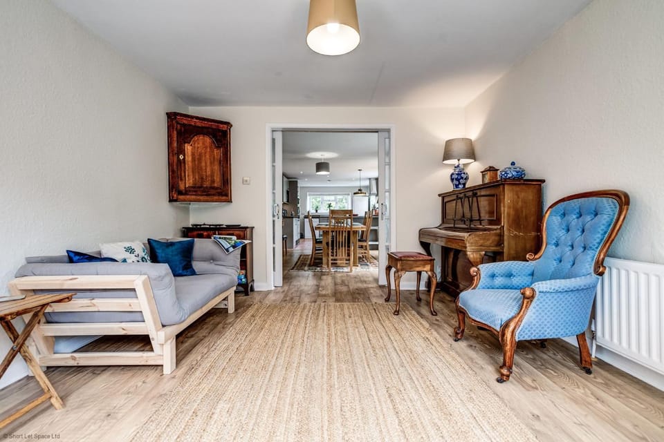 Living room, Seating area