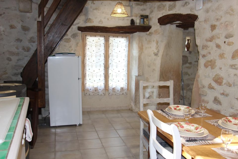 Dining area, kitchen