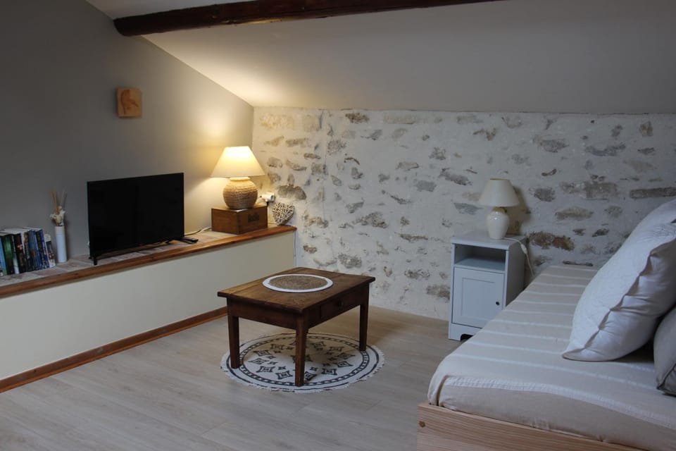 TV and multimedia, Living room, Bedroom