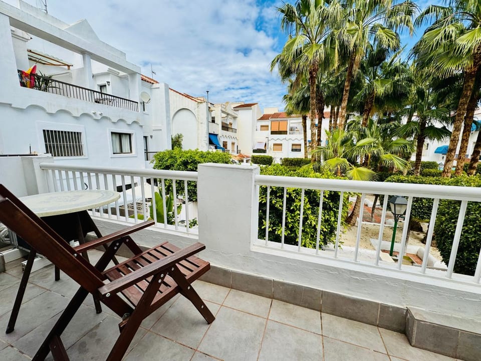 Property building, Garden, Balcony/Terrace