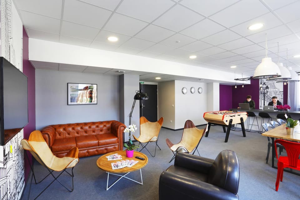 Communal lounge/ TV room