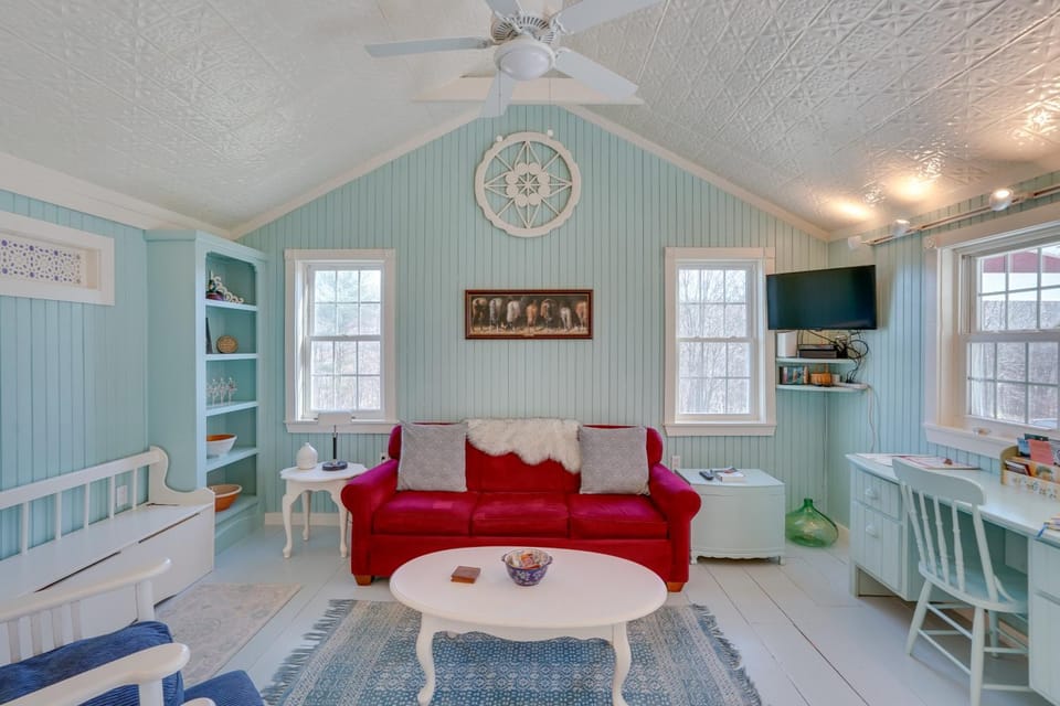 Cozy 'Fiddler's Rest:' Cabin: 11 Miles to Skiing! Cabin in Vermont