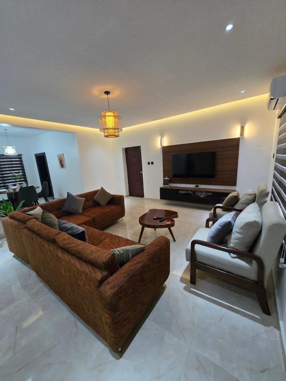 TV and multimedia, Living room, Seating area, Evening entertainment