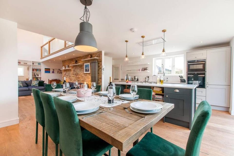 The Old School Hall - Opulence and Location House in Broadstairs