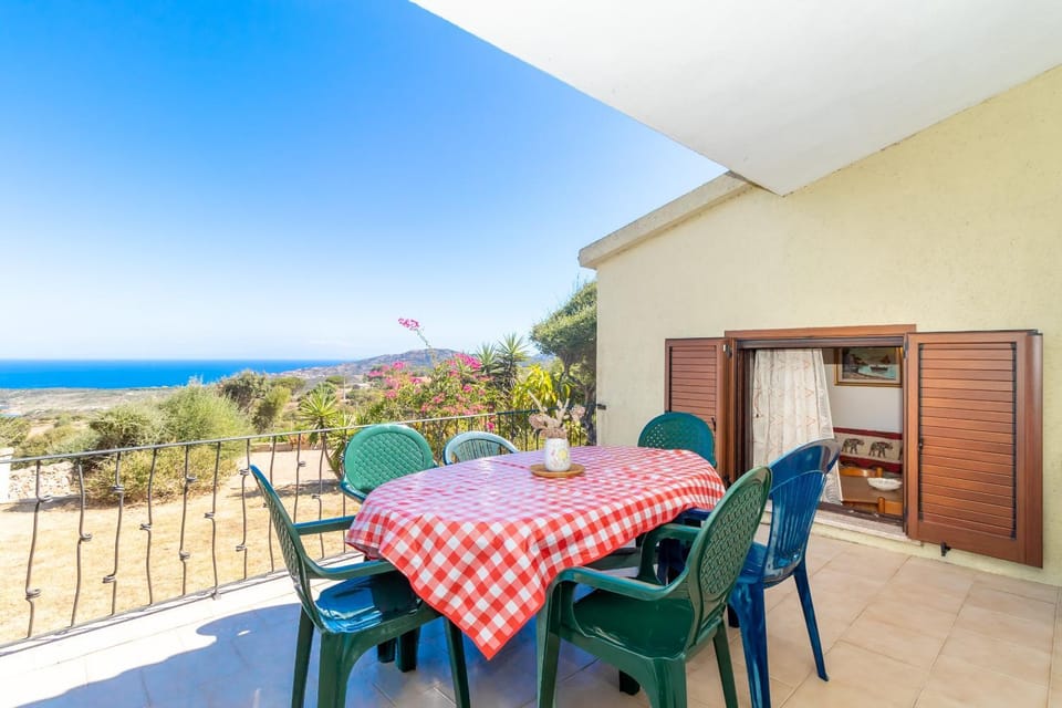 Property building, Balcony/Terrace, Living room