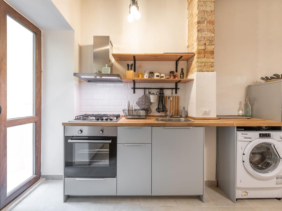 Kitchen or kitchenette, pet friendly, stove, washing machine