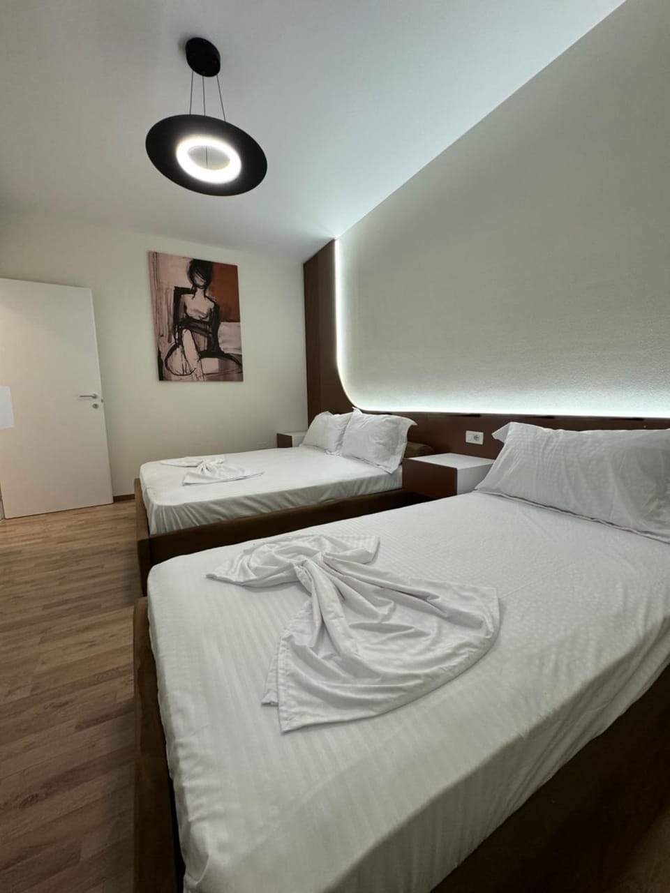 Bed, Photo of the whole room, Bedroom, towels