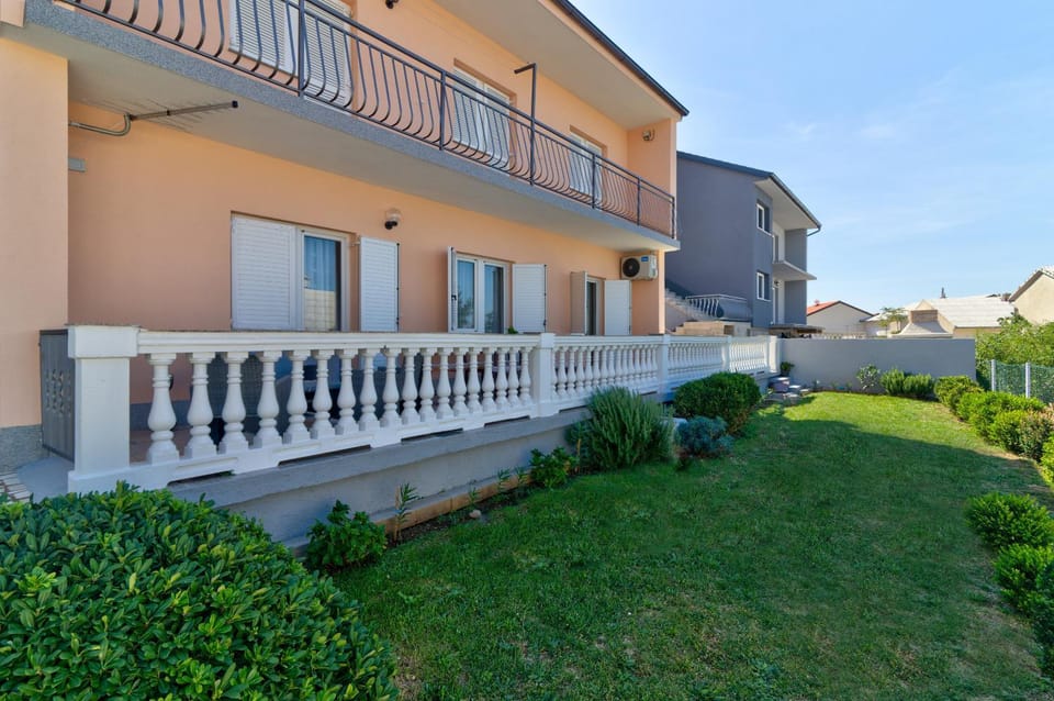 Property building, Spring, View (from property/room), Balcony/Terrace, Garden view