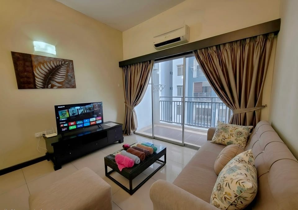 Communal lounge/ TV room, TV and multimedia, Living room, Seating area, Evening entertainment