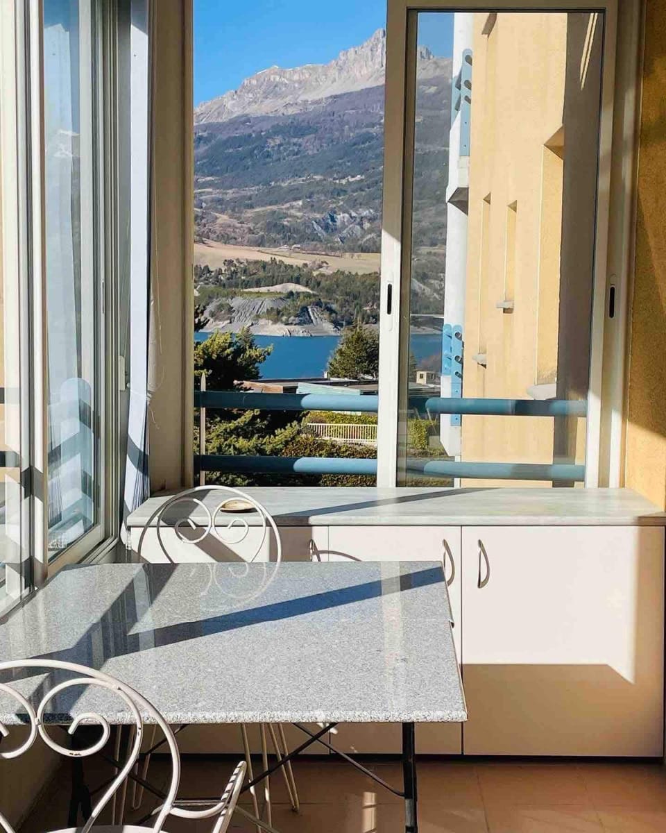 Balcony/Terrace, Mountain view, River view