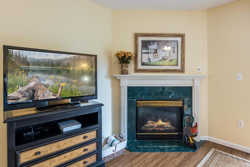 TV and multimedia, Living room, fireplace, furniture