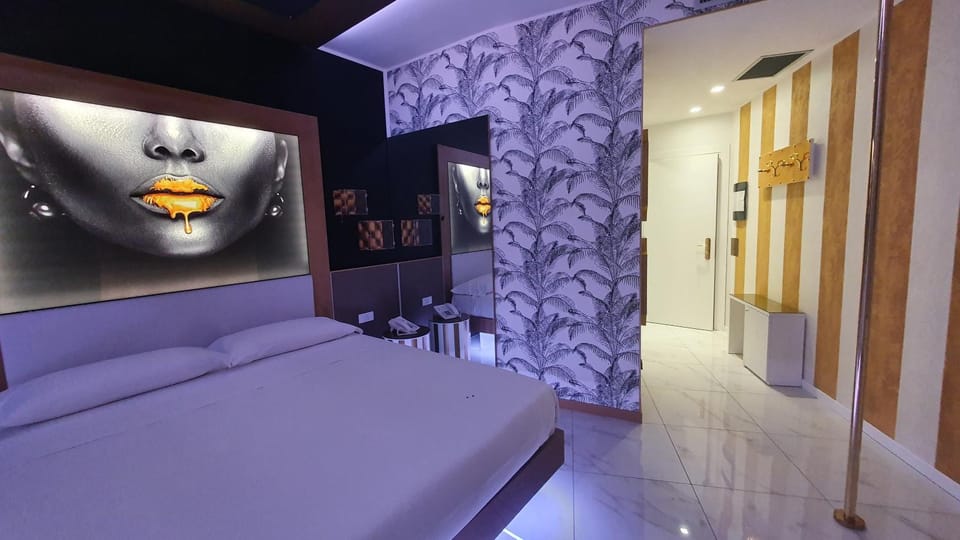 C rooms - Suite a tema con vasca - Motel Monza Motel in Cinisello Balsamo