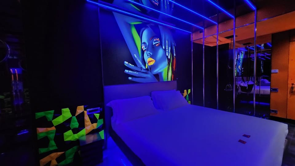 Bed, Photo of the whole room, Bedroom