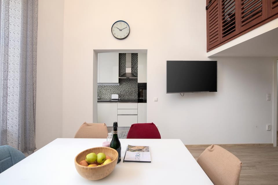 TV and multimedia, Dining area
