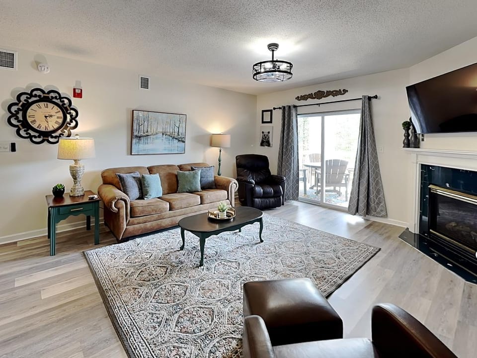 TV and multimedia, Balcony/Terrace, Living room, Seating area, fireplace
