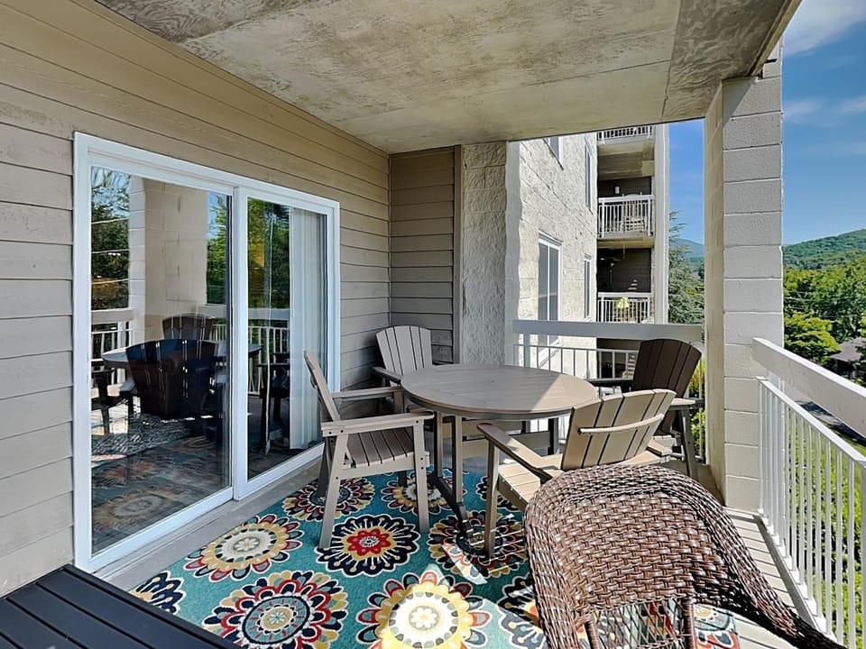 Balcony/Terrace, Seating area, Mountain view
