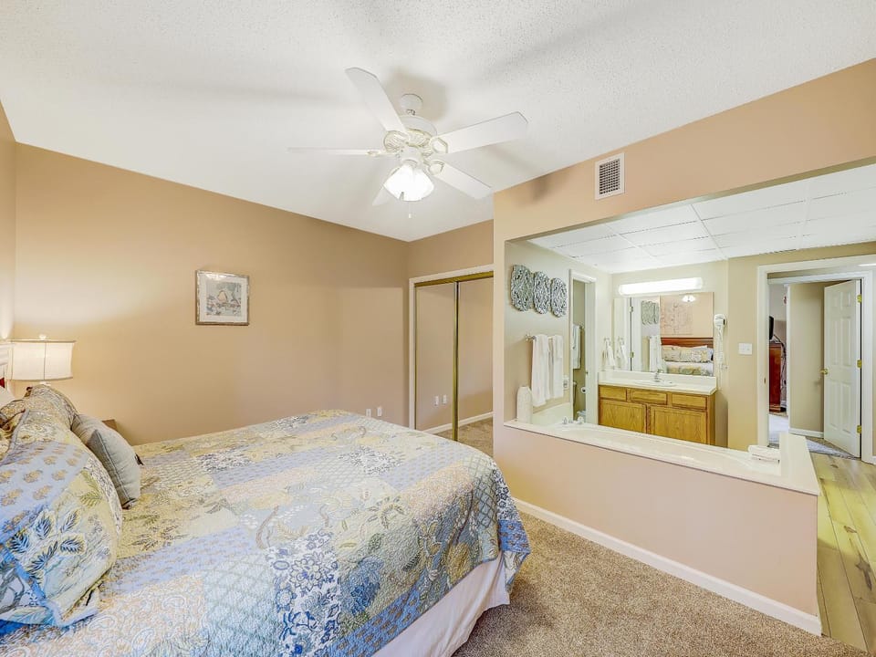 Bed, Bathroom, Bedroom, towels