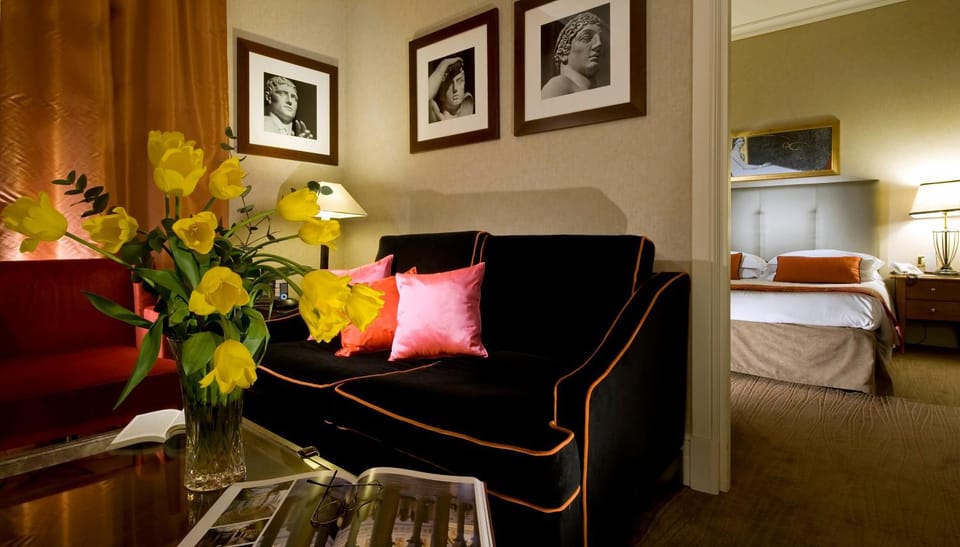 Living room, Photo of the whole room, Bedroom
