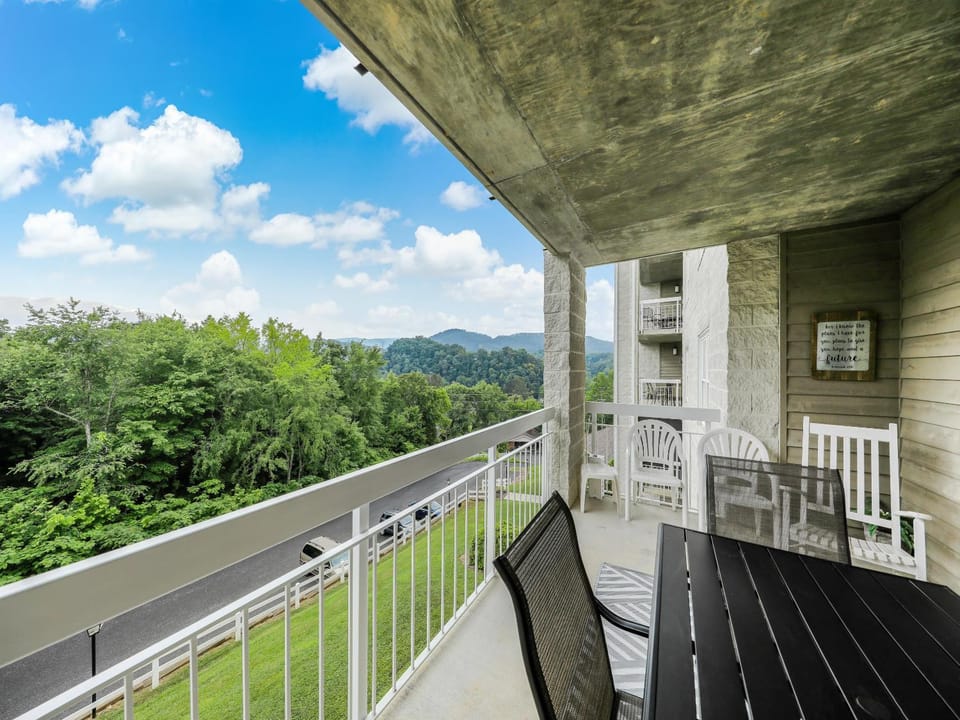 Balcony/Terrace, Seating area, Mountain view