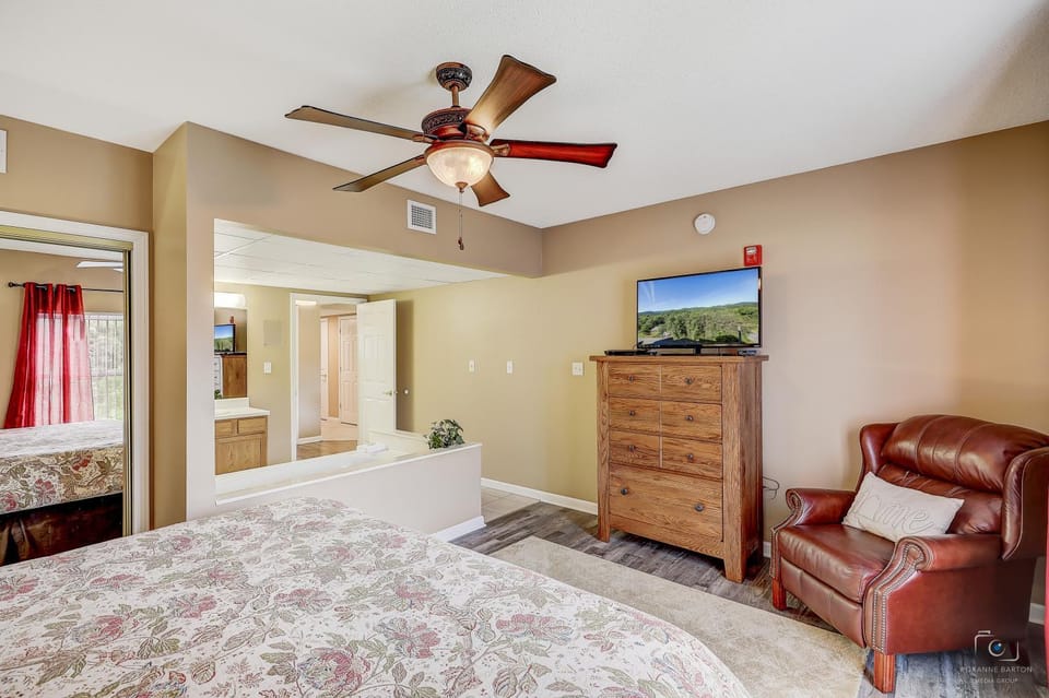 Bed, TV and multimedia, Bedroom, furniture