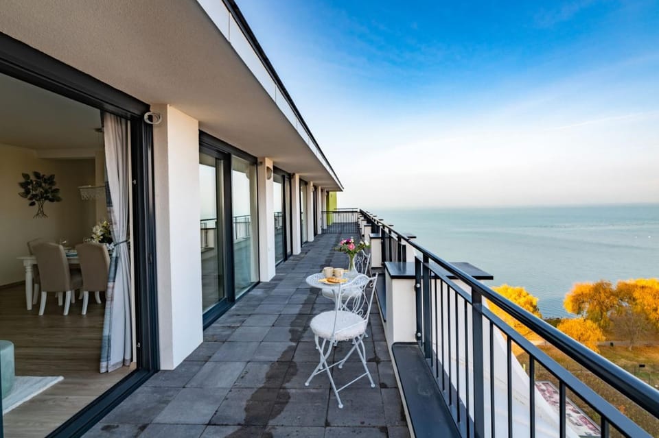 Balcony/Terrace, Balcony/Terrace, Lake view