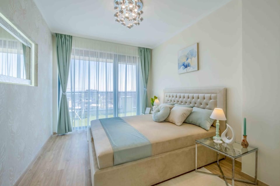 Bed, Garden view, Lake view