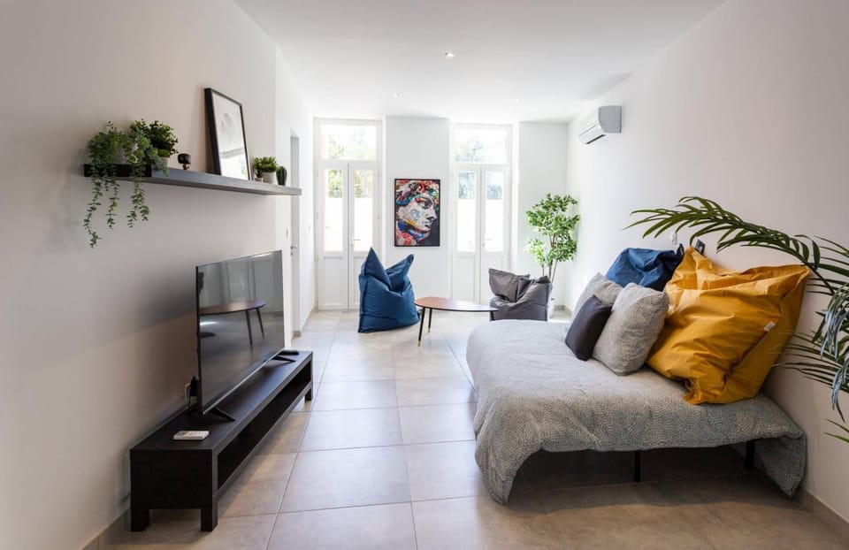 MaxBnb - CLIMATISÉ - Grand Studio 37m2 & terrasse 30m2 - Est Apartment in Toulon