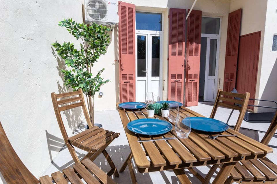 MaxBnb - CLIMATISÉ - Grand Studio 37m2 & terrasse 30m2 - Est Apartment in Toulon